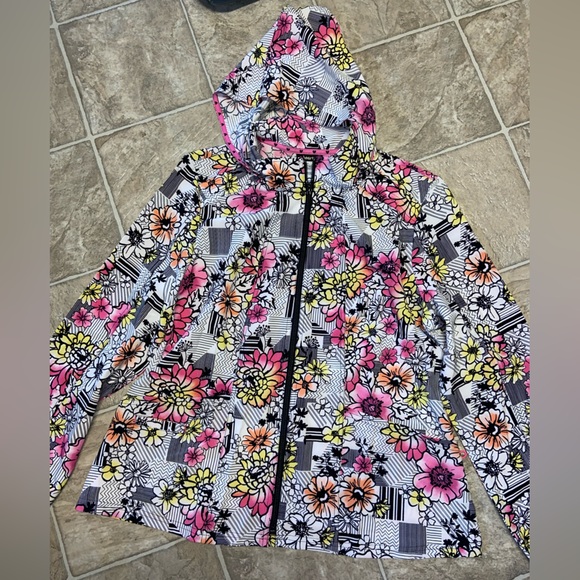 iheartsoul Tops - Floral Patterned Zip-Up and Hooded Scrub Jacket